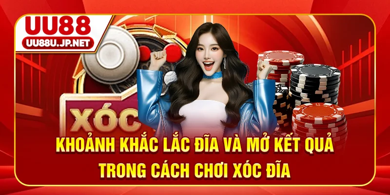 Khoảnh khắc lắc đĩa và mở kết quả trong cách chơi xóc đĩa